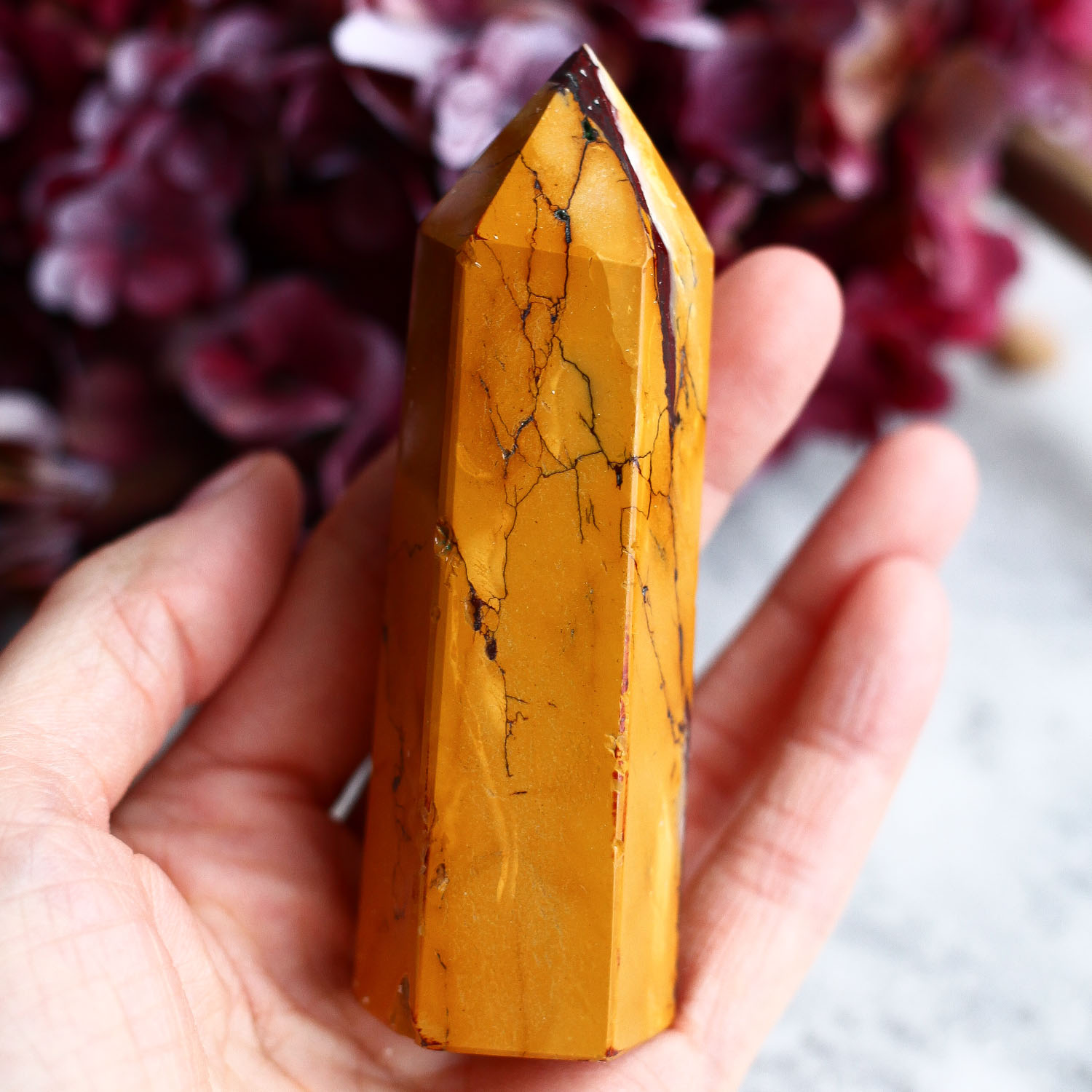 Мукаит в форме кристалла-генератора