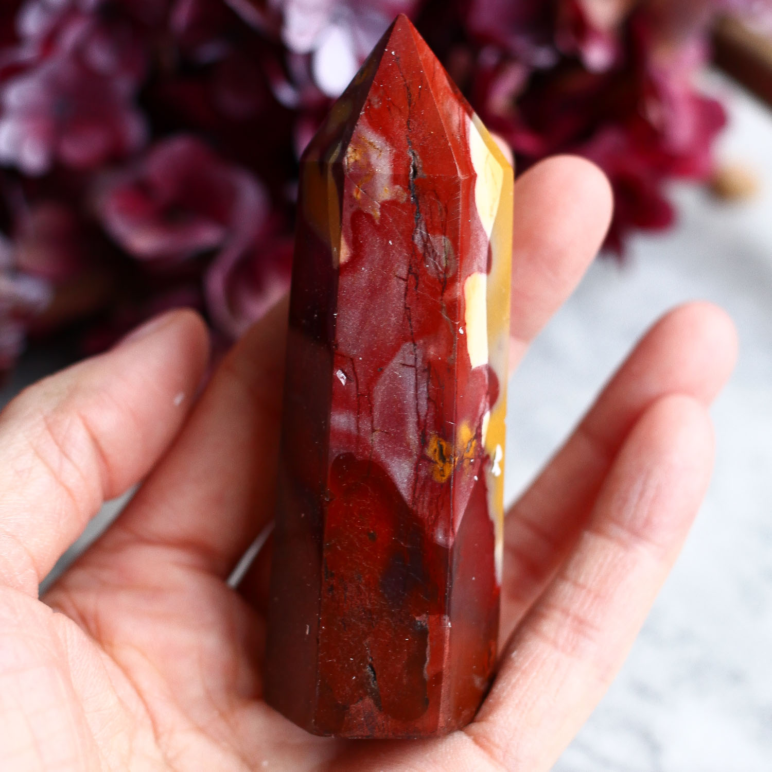 Мукаит в форме кристалла-генератора