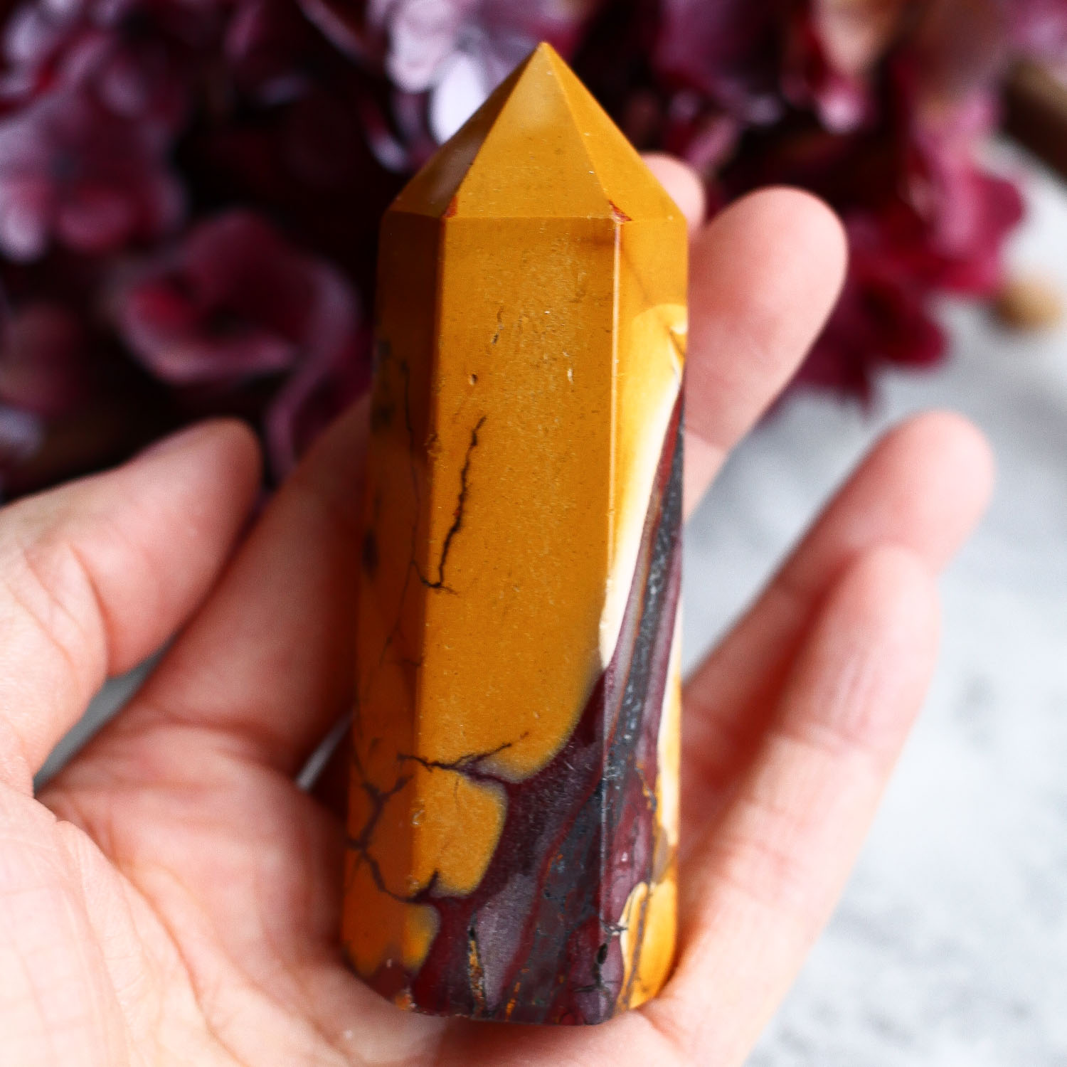 Мукаит в форме кристалла-генератора