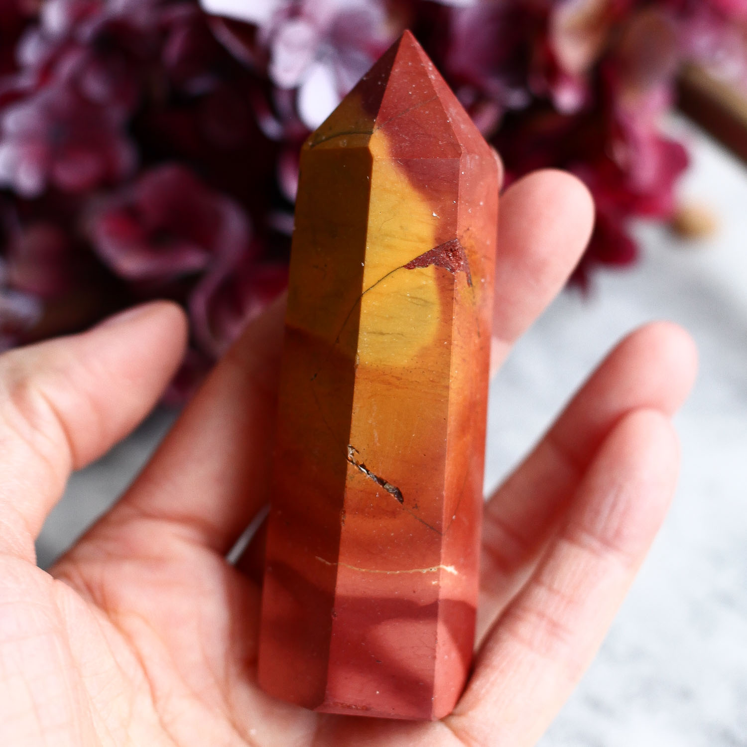 Мукаит в форме кристалла-генератора