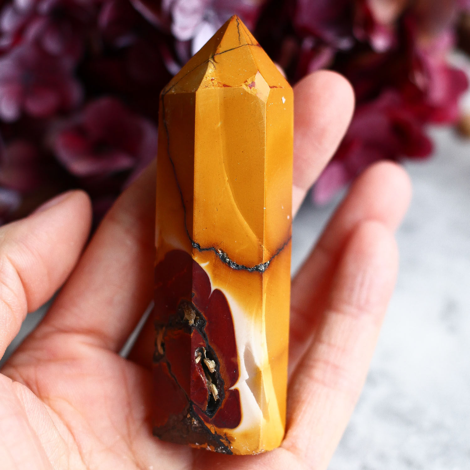 Мукаит в форме кристалла-генератора