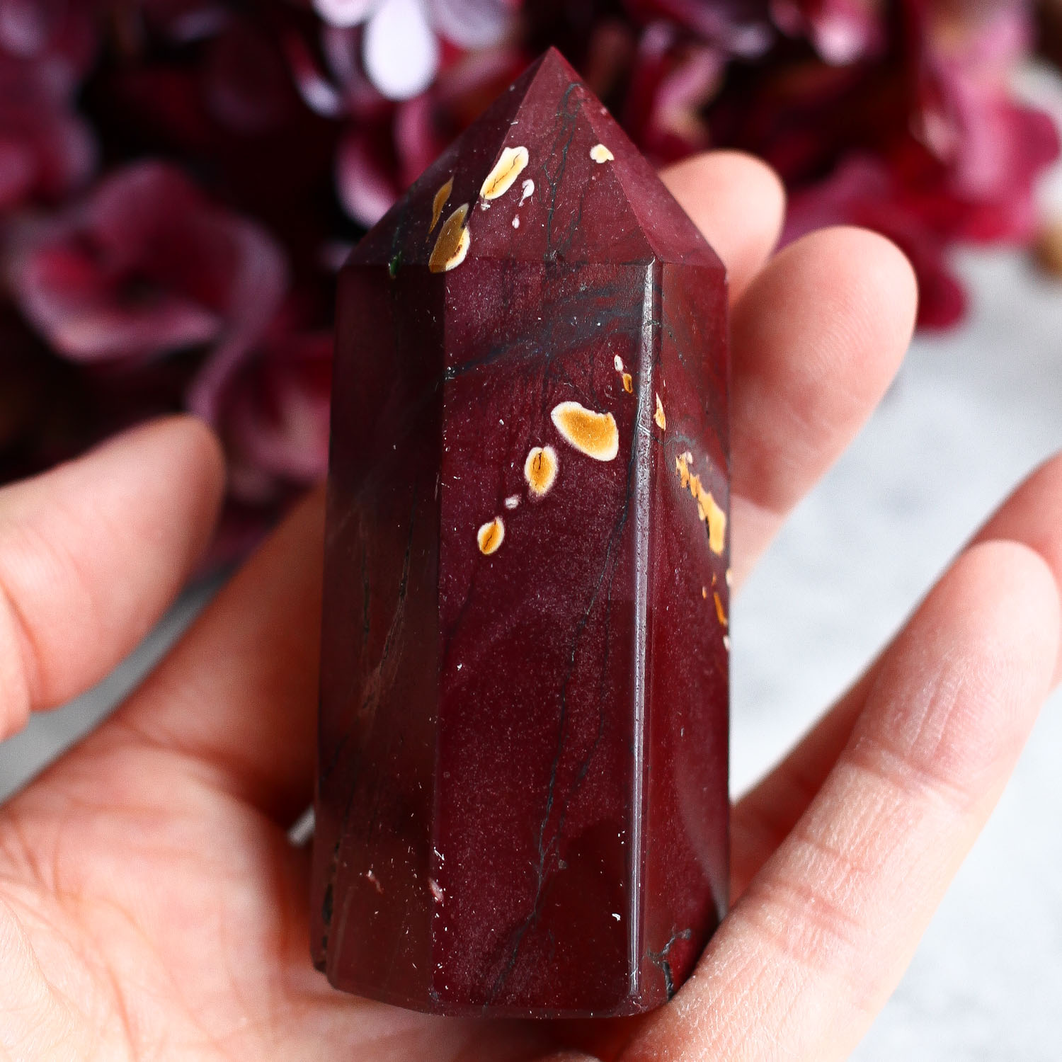 Мукаит в форме кристалла-генератора