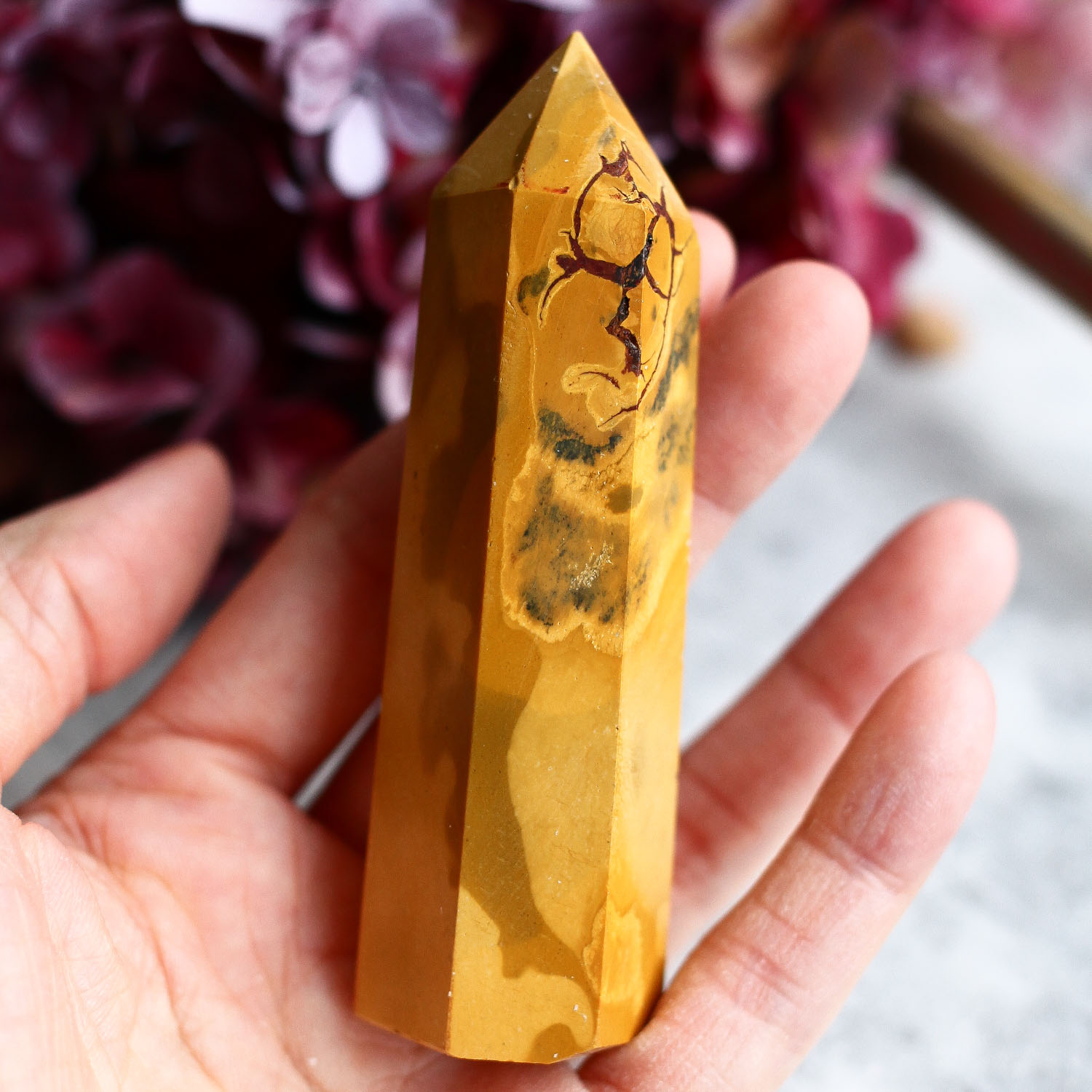 Мукаит в форме кристалла-генератора