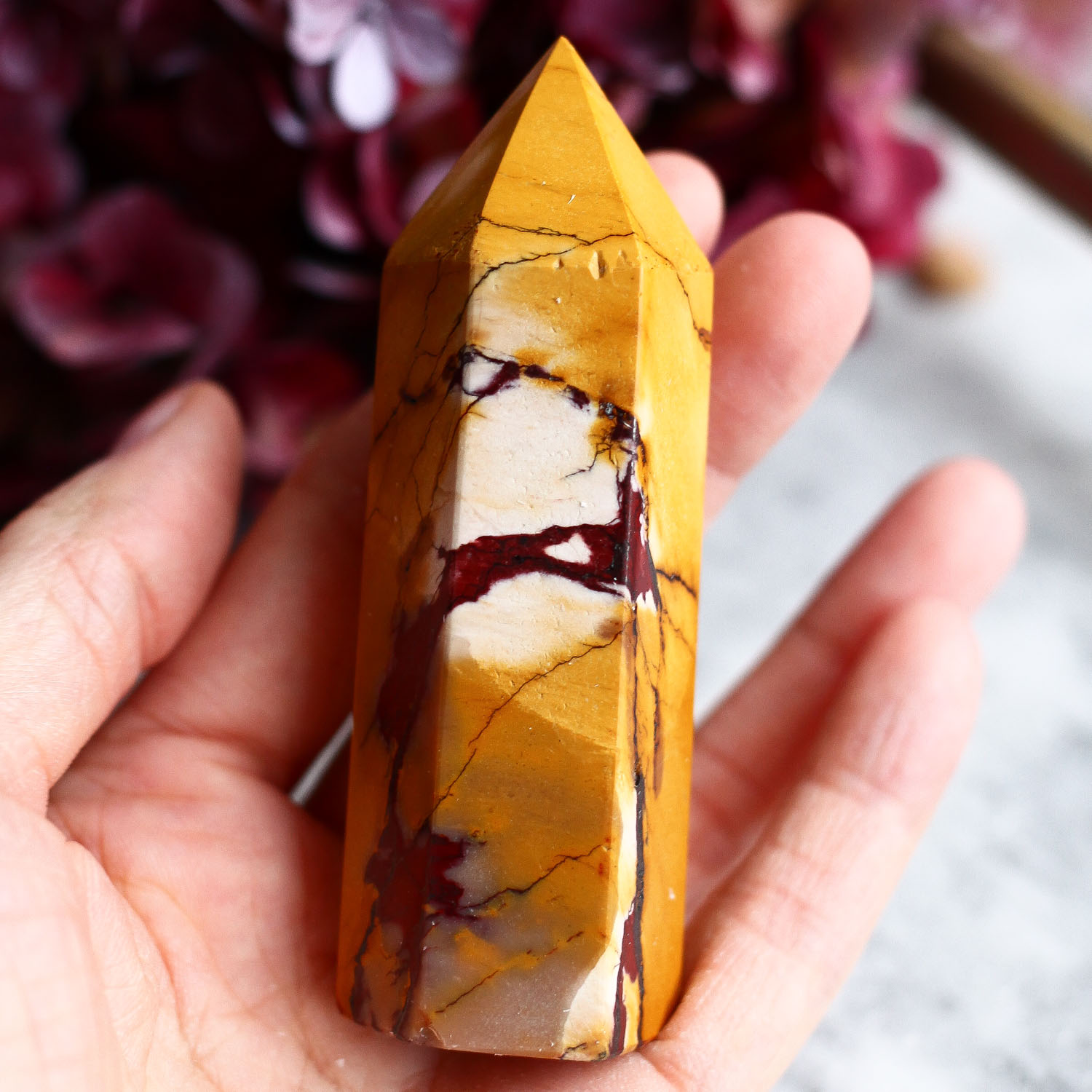 Мукаит в форме кристалла-генератора