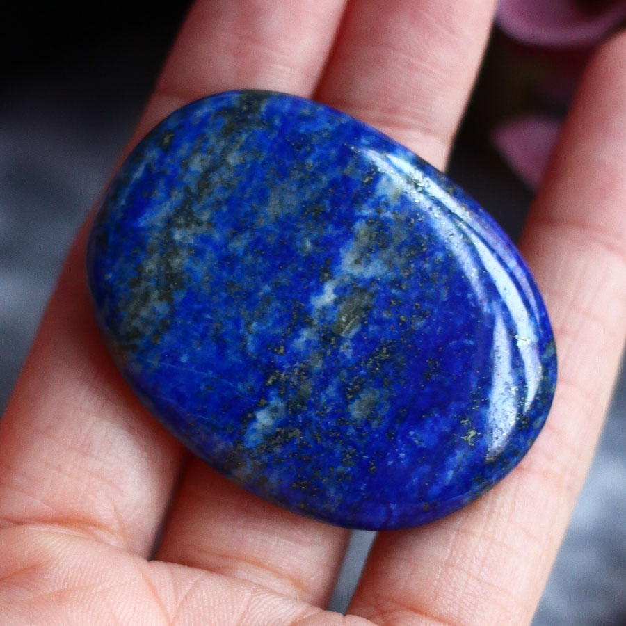 Лазурит в форме гальки