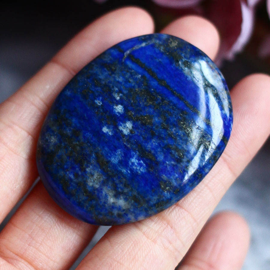 Лазурит в форме гальки