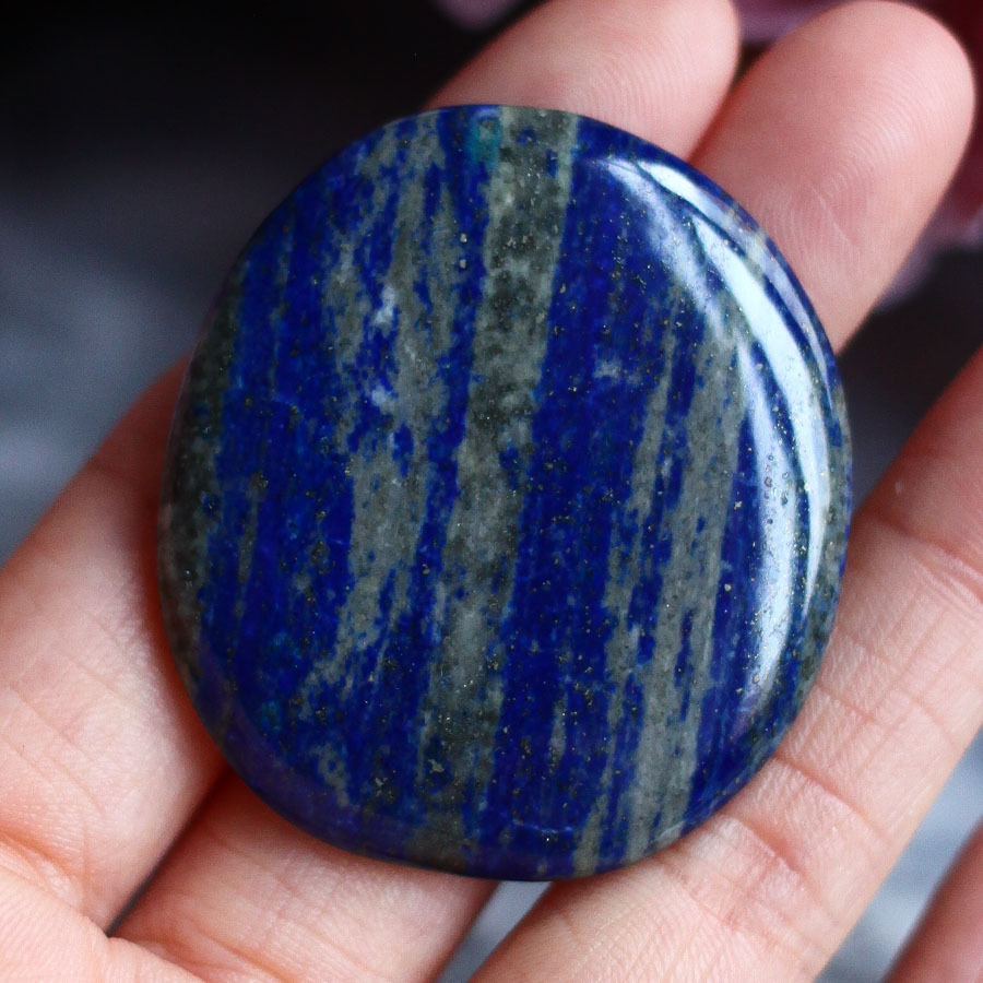 Лазурит в форме гальки