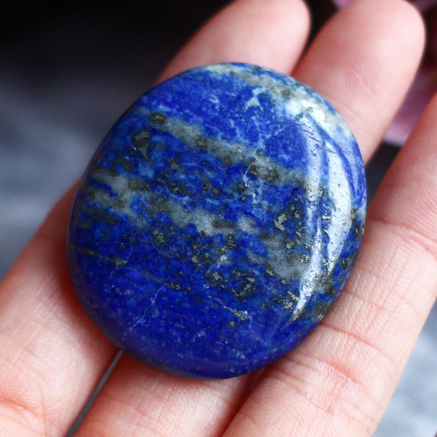 Лазурит в форме гальки