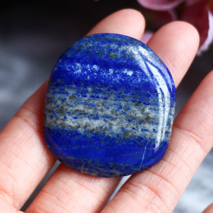 Лазурит в форме гальки