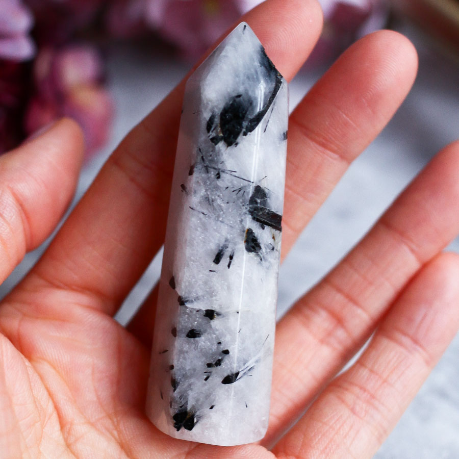 Турмалиновый кварц (кварц с шерлом) в форме кристалла-генератора