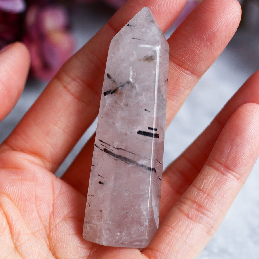 Турмалиновый кварц (кварц с шерлом) в форме кристалла-генератора