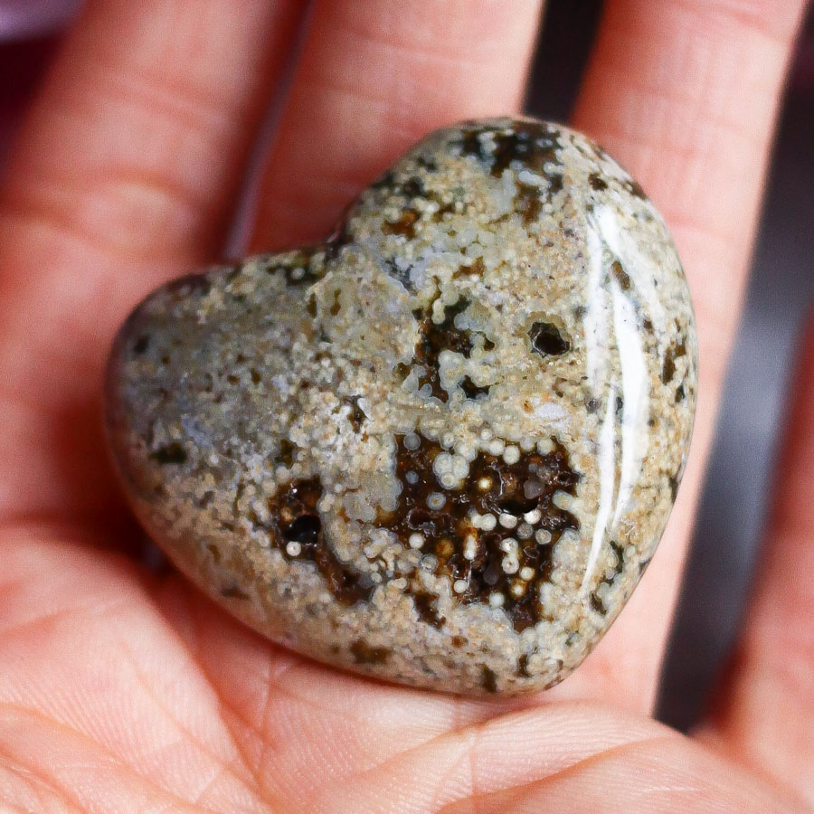 Океаническая яшма в форме сердца