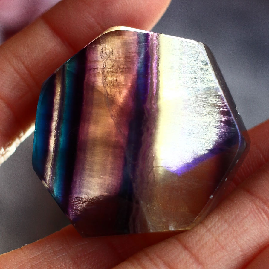 Флюорит ограненный