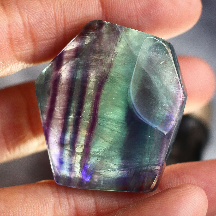 Флюорит ограненный