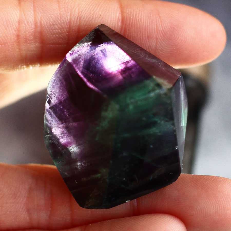 Флюорит ограненный