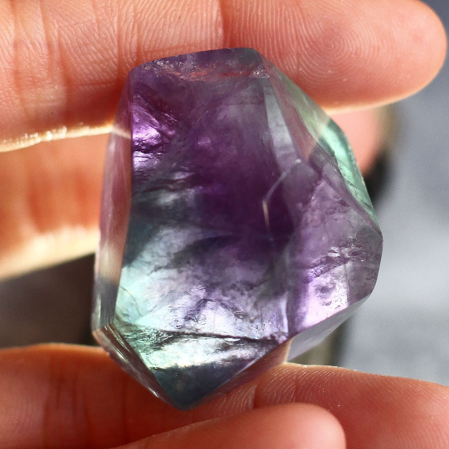 Флюорит ограненный