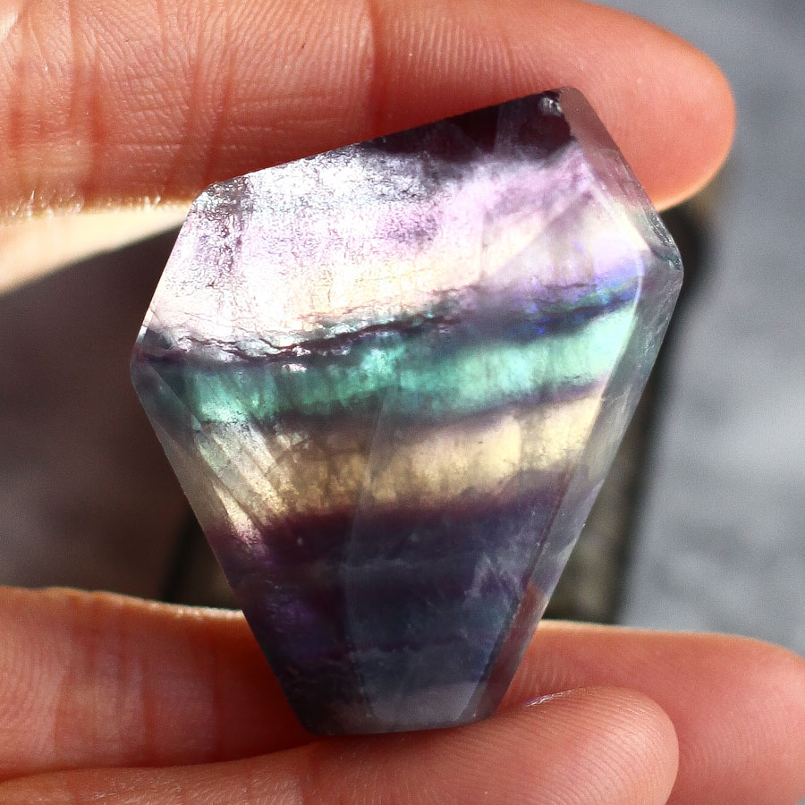 Флюорит ограненный
