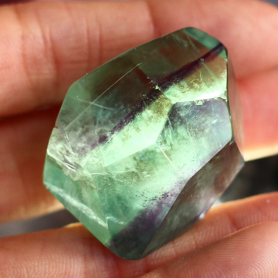 Флюорит ограненный