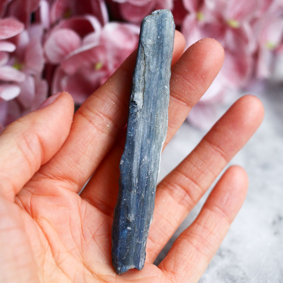 Кианит необработанный