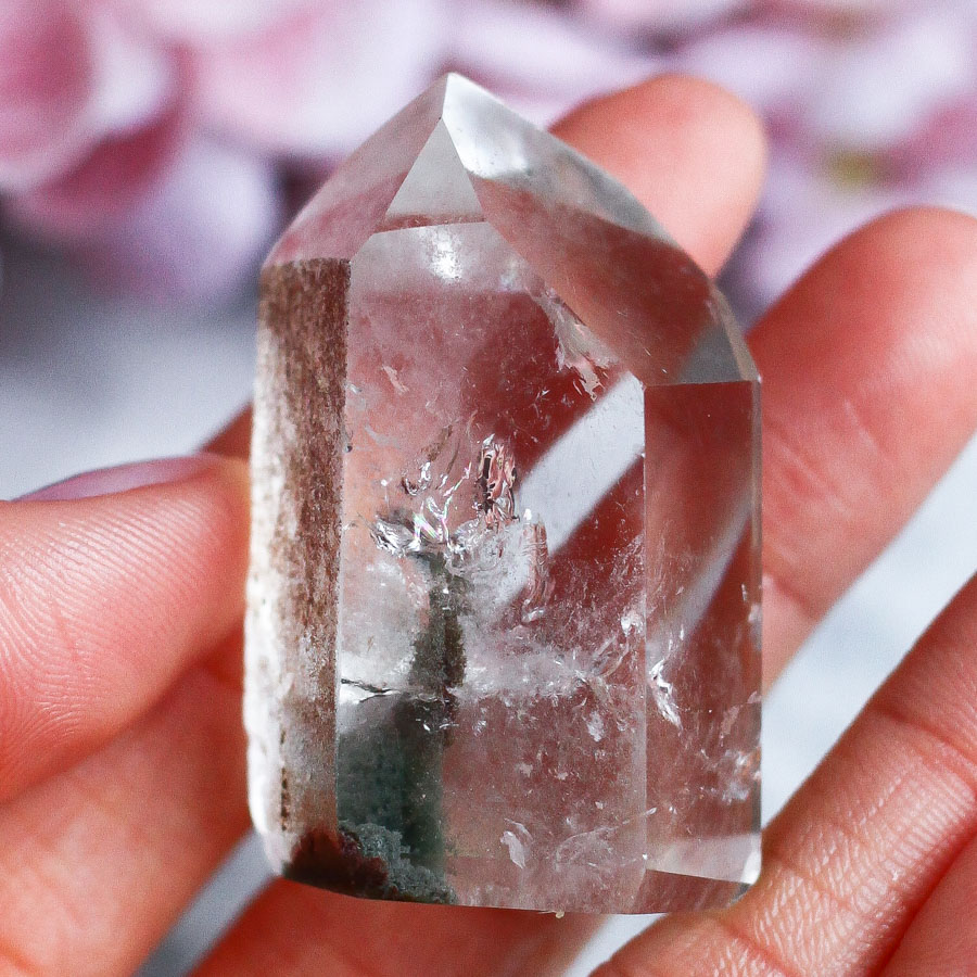 Хлоритовый кварц (кварц аквариум) в форме кристалла-генератора (высокий сорт)