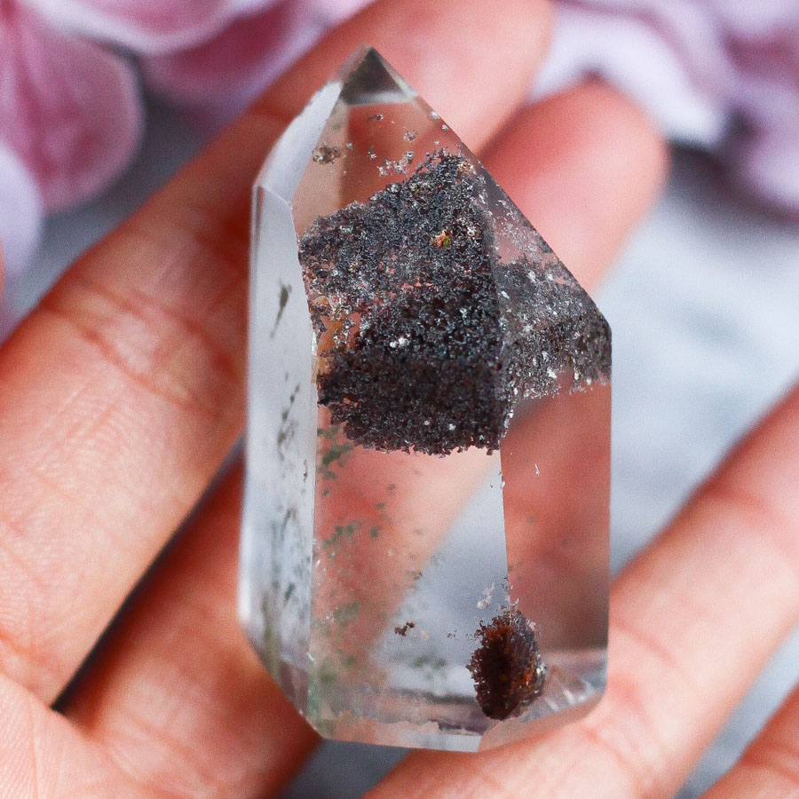 Хлоритовый кварц (кварц аквариум) в форме кристалла-генератора (высокий сорт)