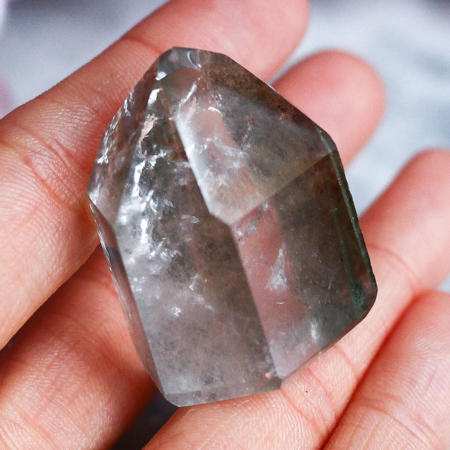 Хлоритовый кварц (кварц аквариум) в форме кристалла-генератора (высокий сорт)