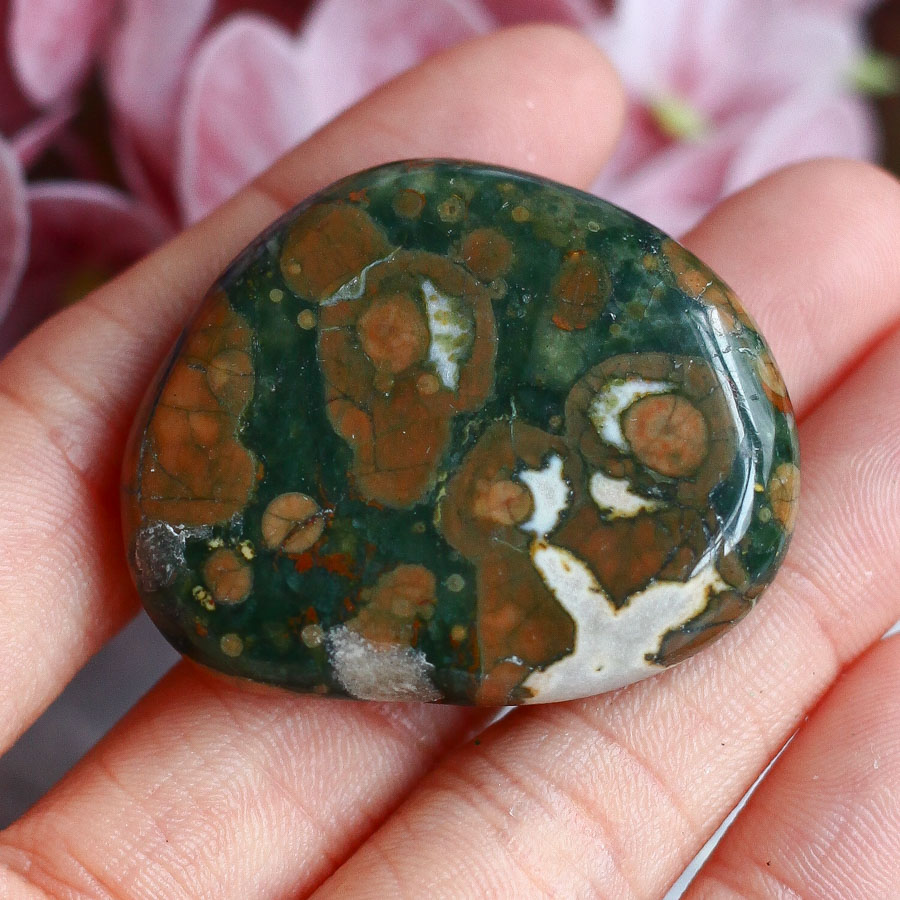 Австралийский риолит в форме гальки ("яшма тропического леса", Rainforest Jasper)