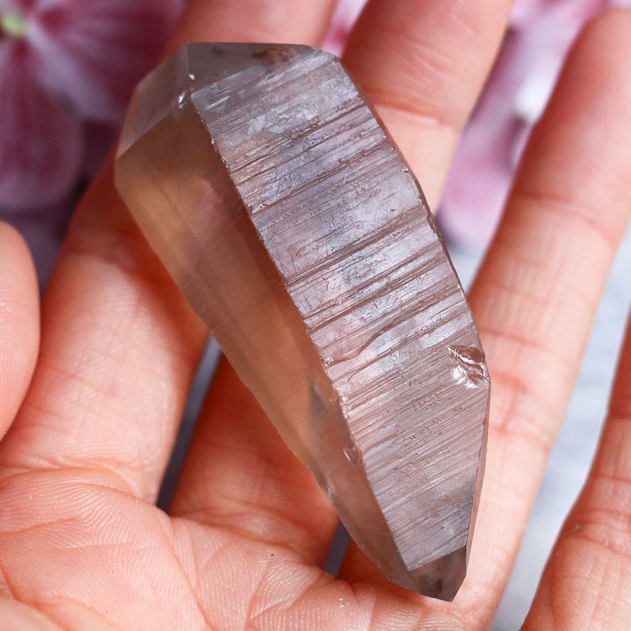 Кристалл дымчатого кварца ("лемурийский кварц")