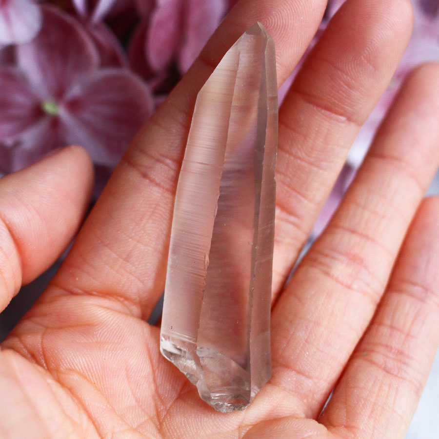 Кристалл дымчатого кварца ("лемурийский кварц")