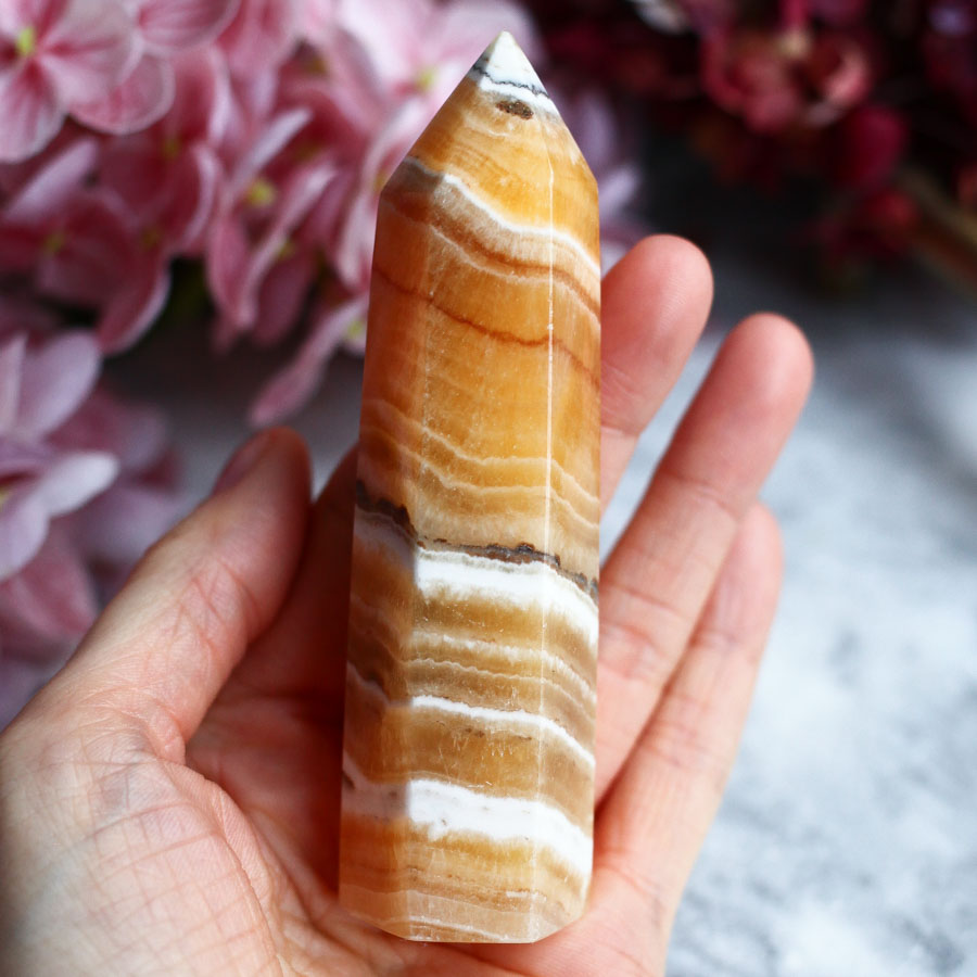 Апельсиновый кальцит в форме кристалла-генератора