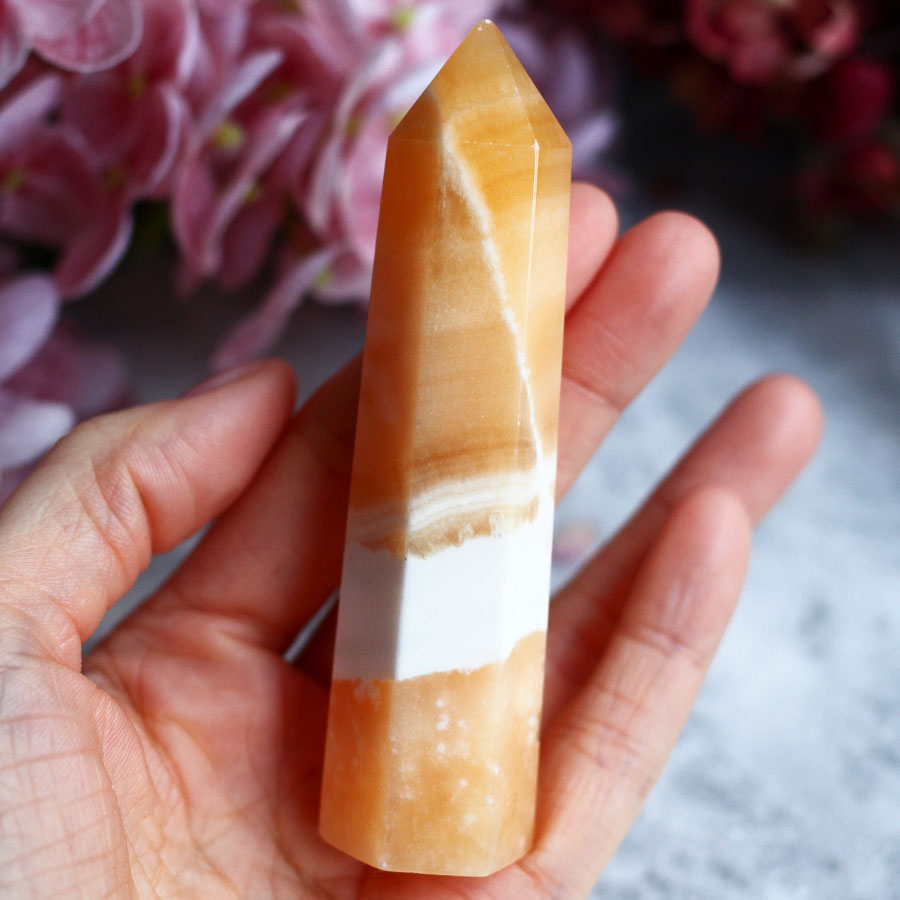 Апельсиновый кальцит в форме кристалла-генератора