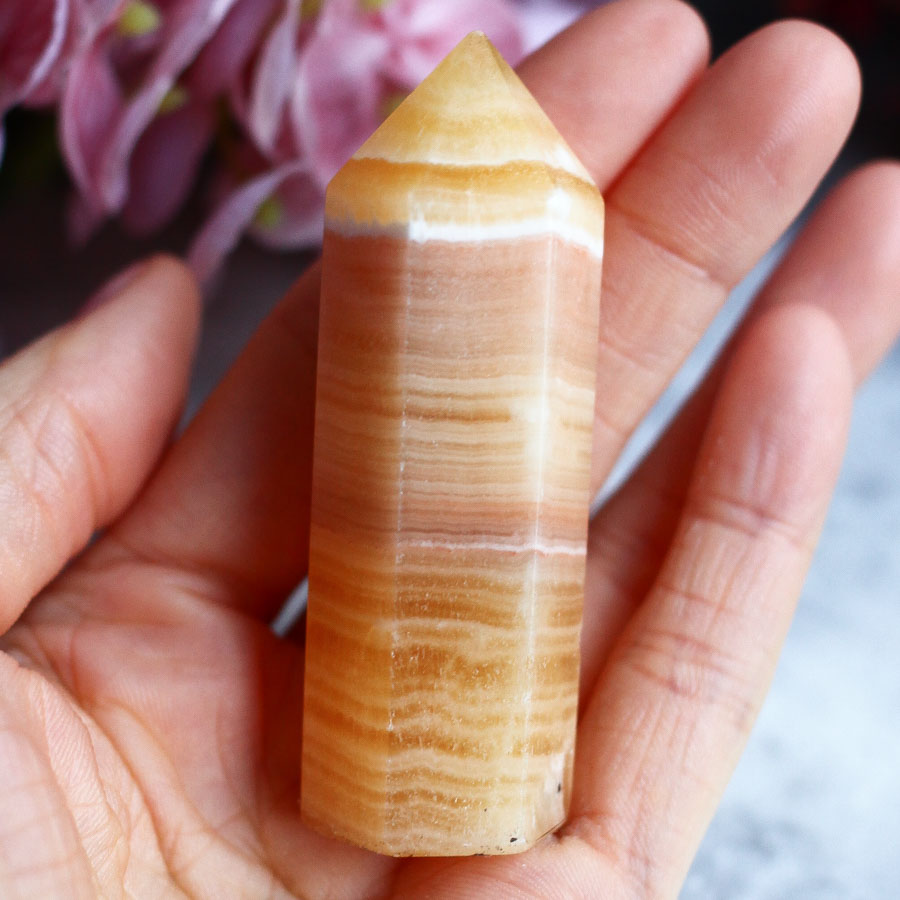 Апельсиновый кальцит в форме кристалла-генератора