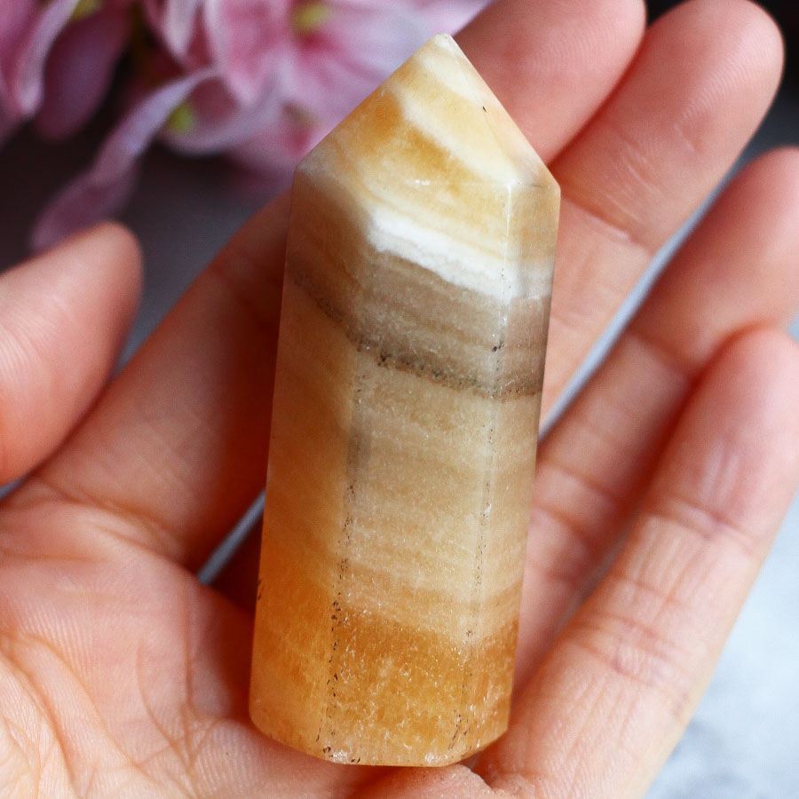 Апельсиновый кальцит в форме кристалла-генератора