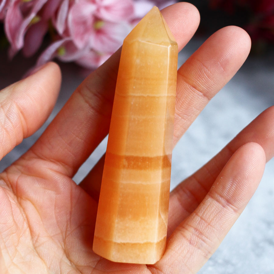Апельсиновый кальцит в форме кристалла-генератора