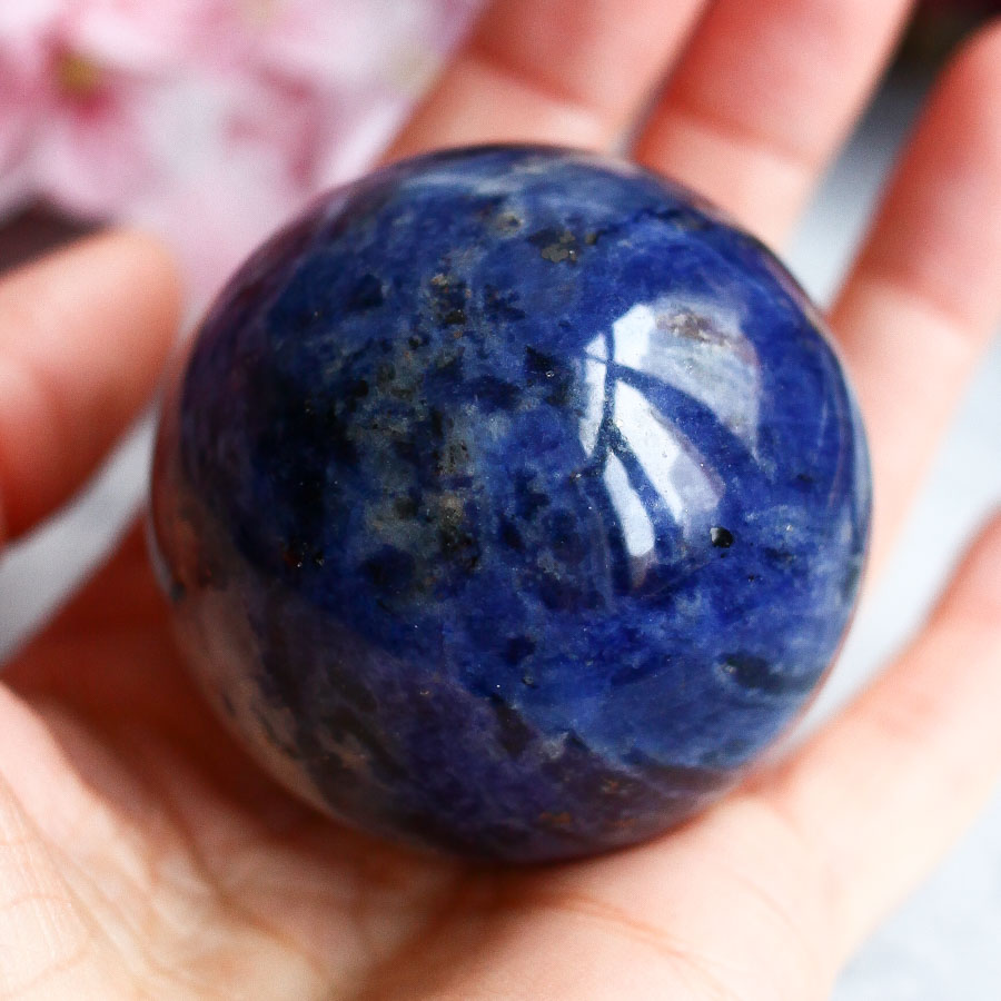 Содалит в форме шара