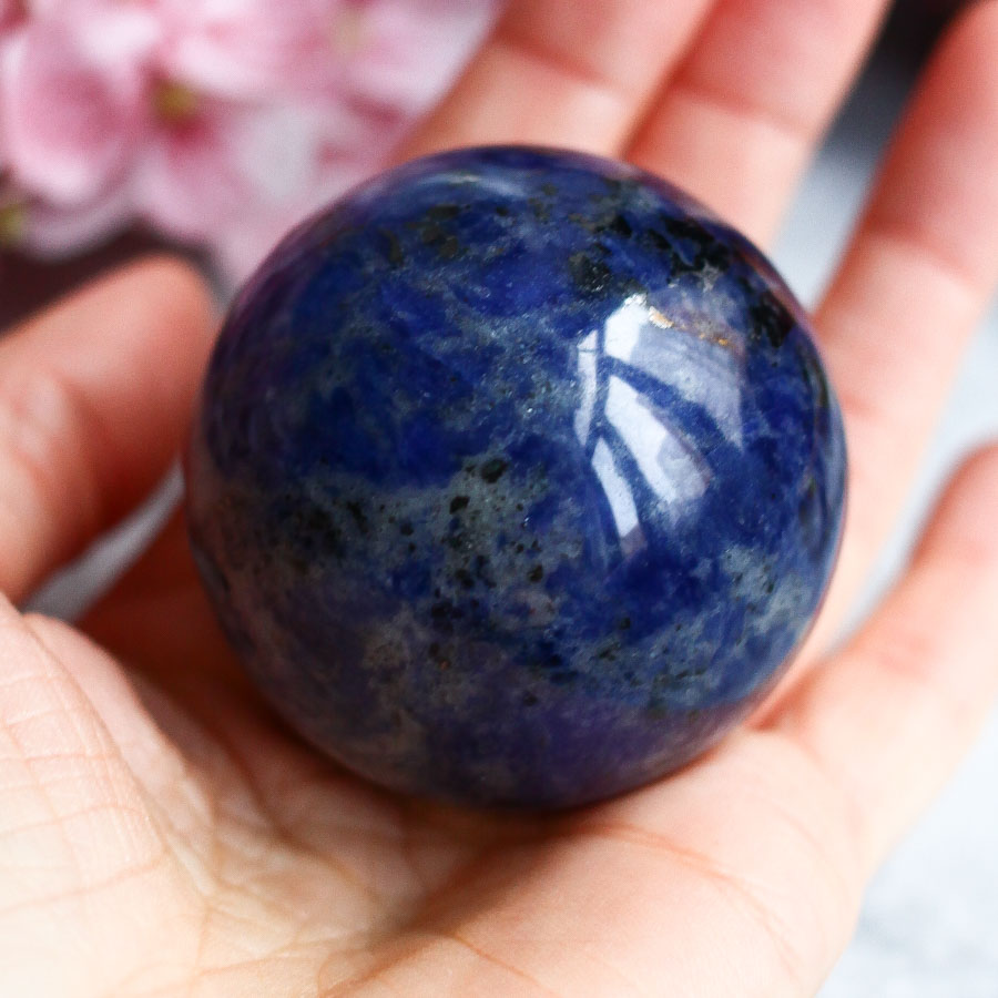 Содалит в форме шара