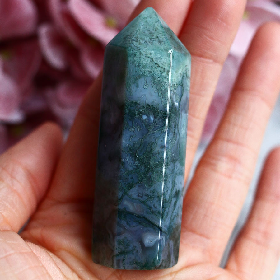 Моховой агат в форме кристалла-генератора