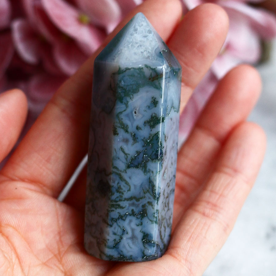 Моховой агат в форме кристалла-генератора