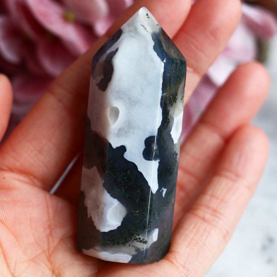 Моховой агат в форме кристалла-генератора