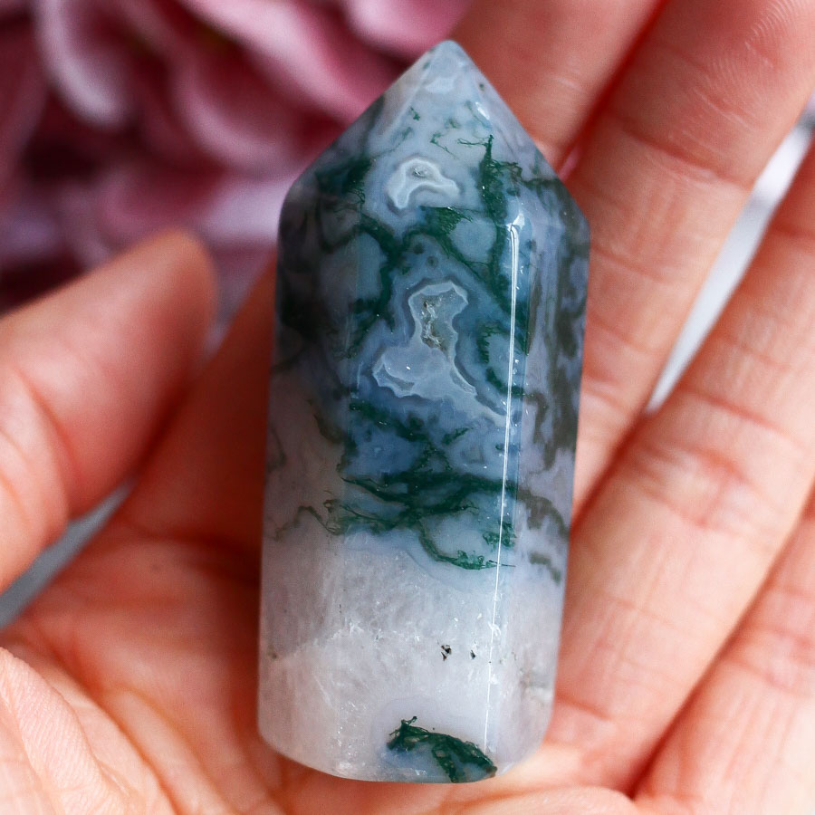 Моховой агат в форме кристалла-генератора