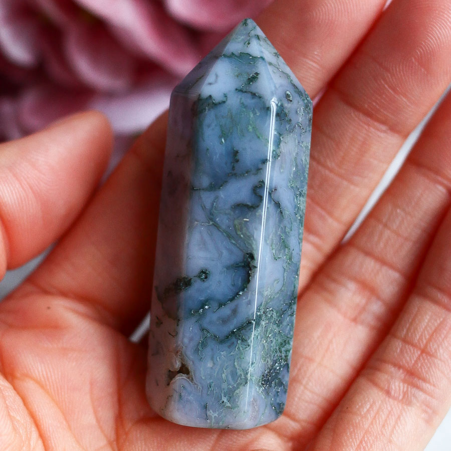 Моховой агат в форме кристалла-генератора