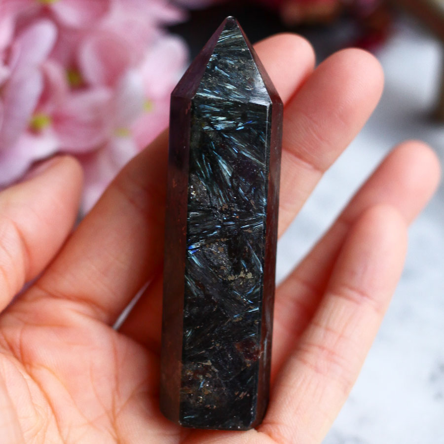 Антофиллит-жедрит в форме кристалла-генератора