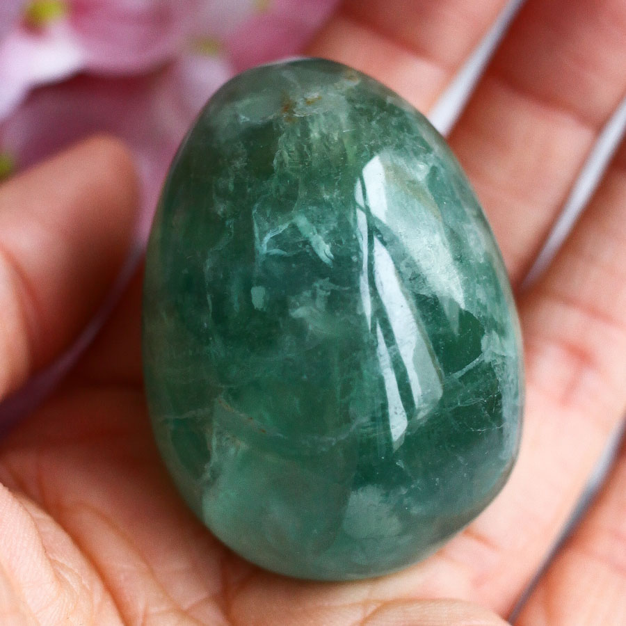 Флюорит в форме яйца