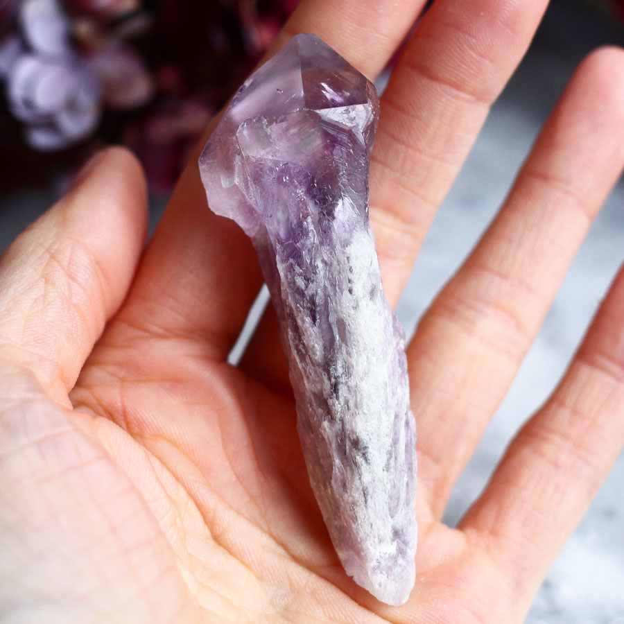 Кристалл аметиста «Зуб дракона»