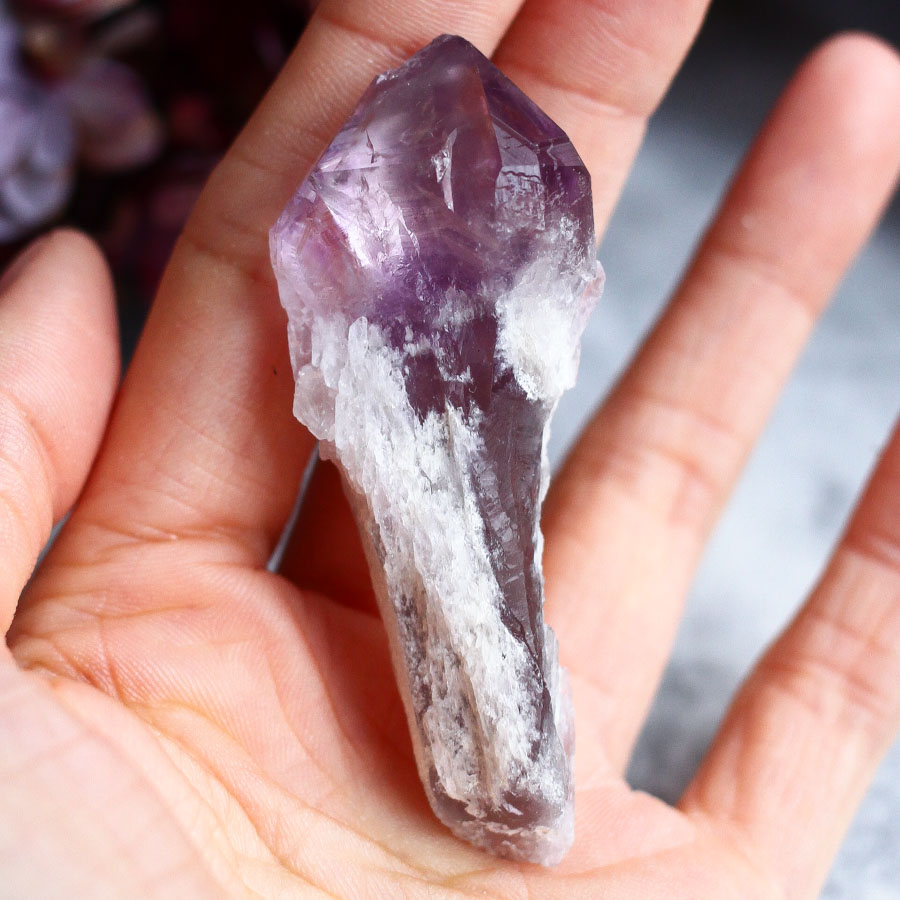 Кристалл аметиста «Зуб дракона»