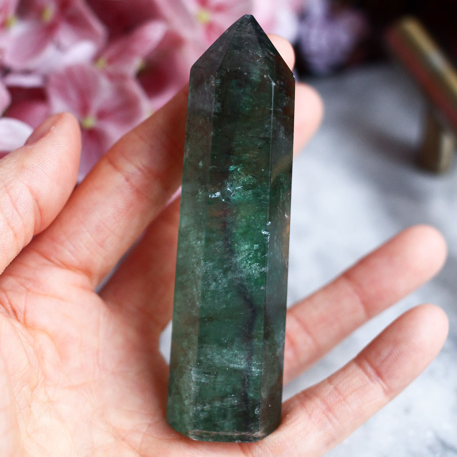 Флюорит в форме кристалла-генератора