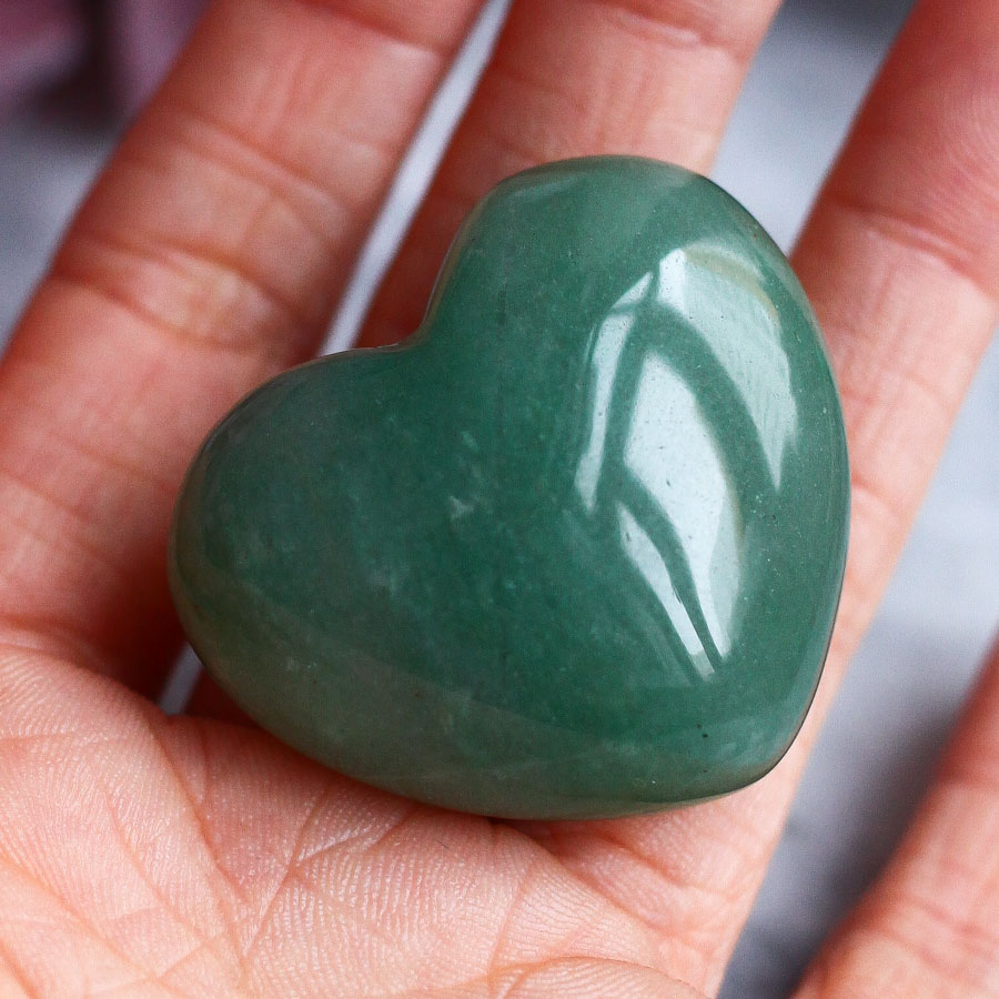 Зеленый авантюрин в форме сердца