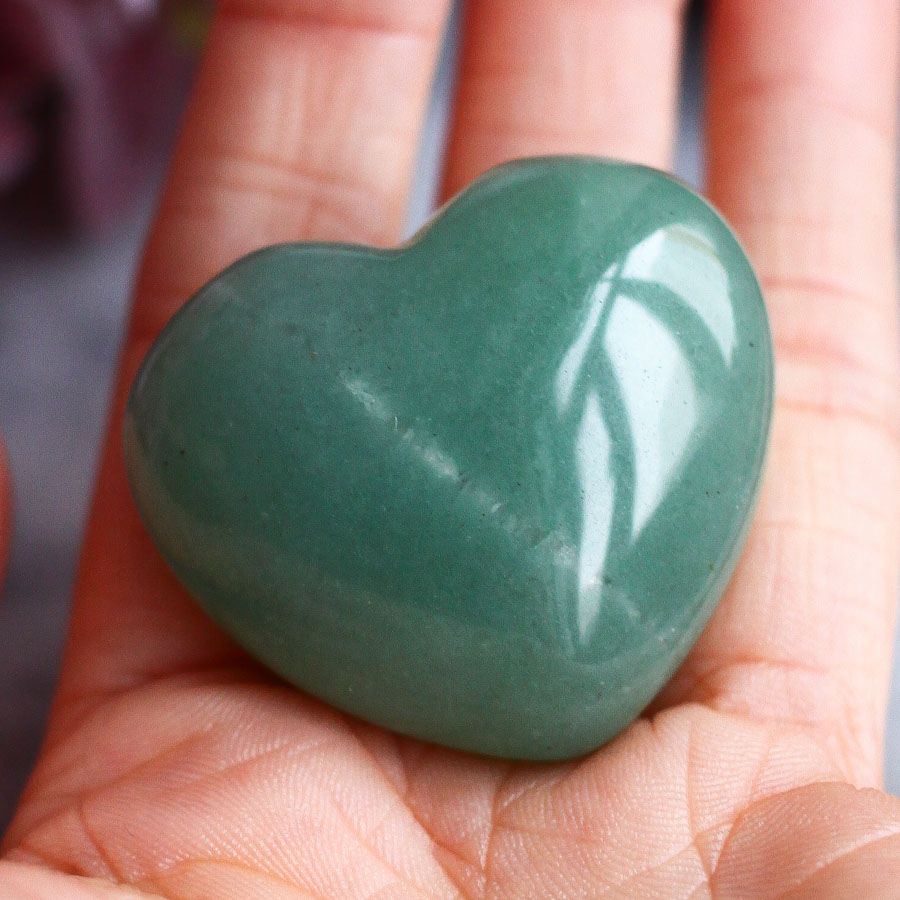 Зеленый авантюрин в форме сердца