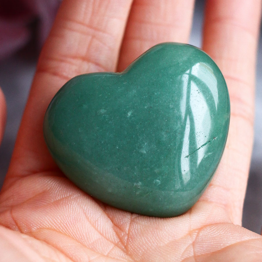 Зеленый авантюрин в форме сердца