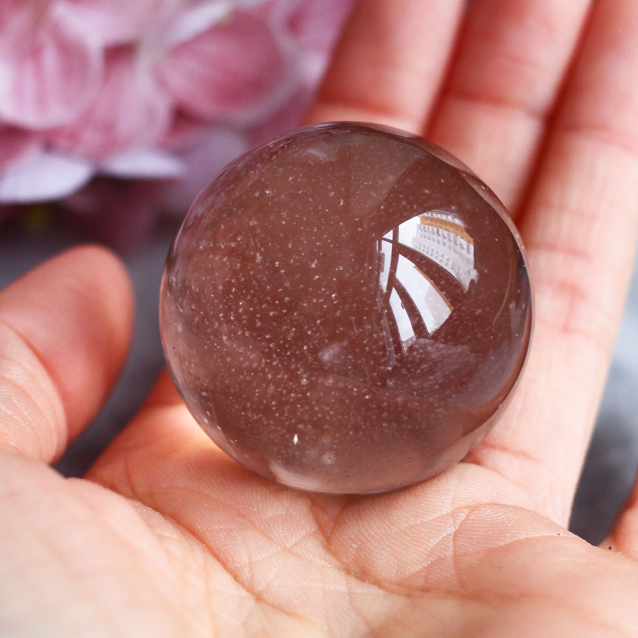 Раухтопаз в форме шара (дымчатый кварц)
